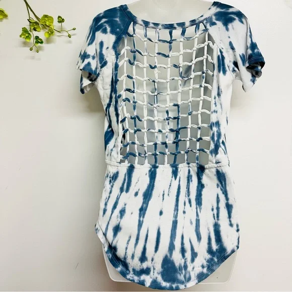 New! Chaser size medium tie dye v-neck short sleeve tee with cute back detailing - Picture 4 of 7